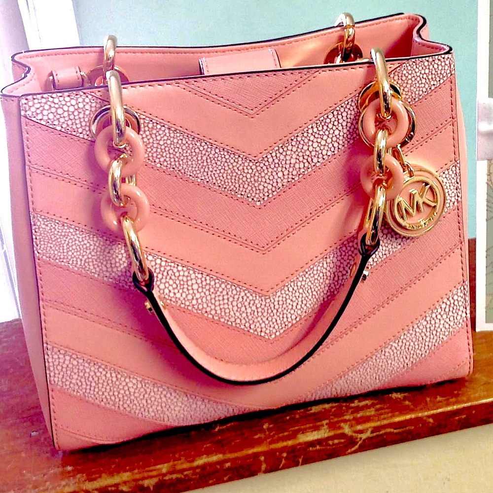 michael kors cynthia cross body hand bag